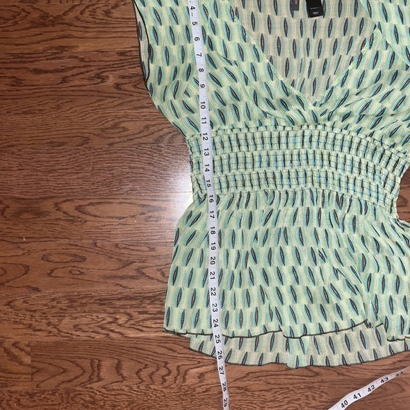 Bisou Bisou Sheer Green Elastic Waist Top - Picture 9 of 9